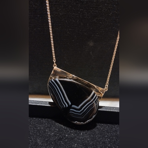 Long large zebra ,and gold ZARA necklace - Picture 10 of 16